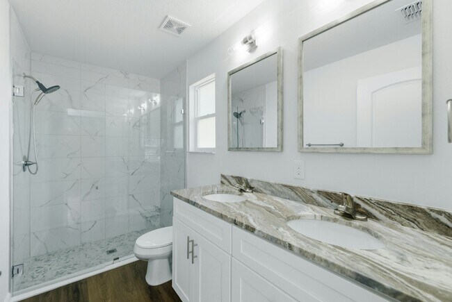 Building Photo - 5405 NW 8th Pl