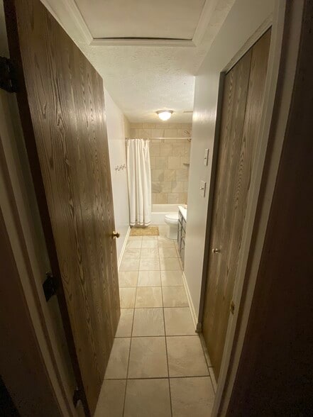 2nd floor bathroom - 9006 Old Scaggsville Rd