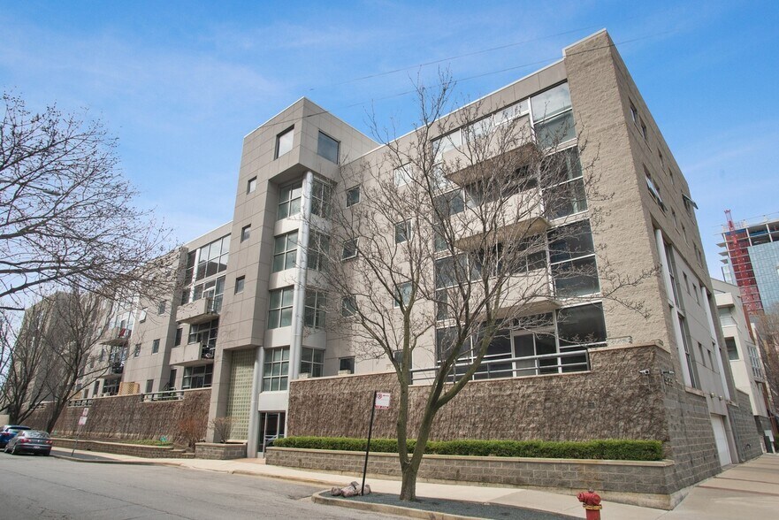 Building Photo - 939 W Huron St