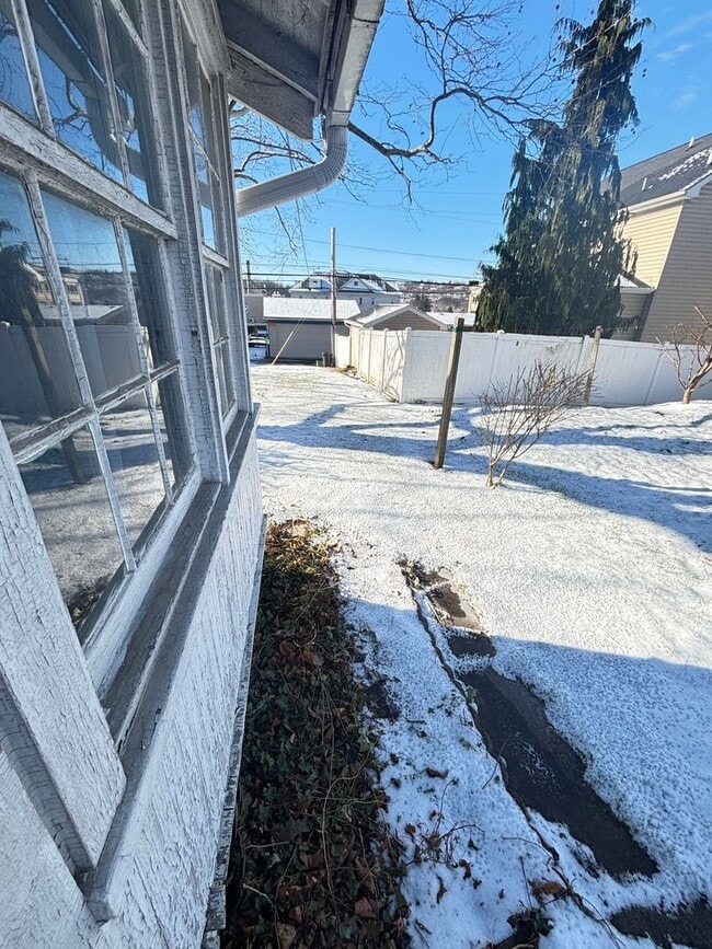 Building Photo - Charming Craftsman-Style Split Home – 3 Bedrooms, 1 Bath