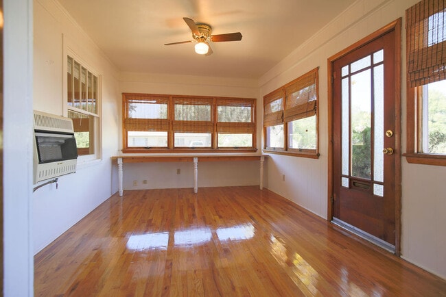 Building Photo - 802 Ussie Ave