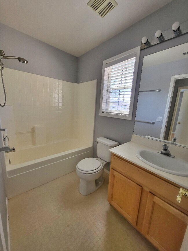 Building Photo - 2630 Heathrow St