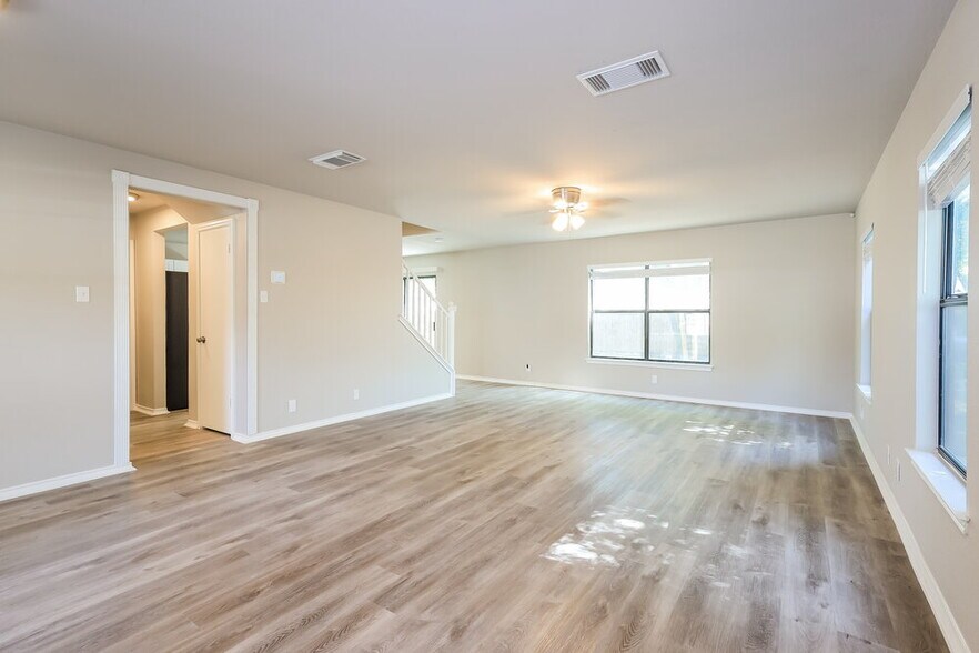 Building Photo - 9230 Bowen Dr