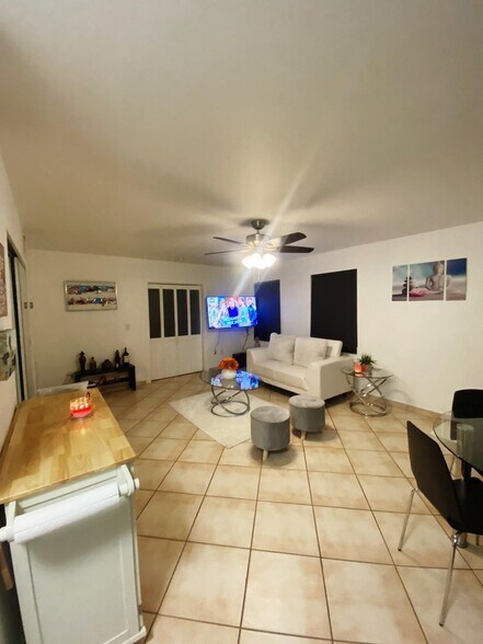 Livingroom - 225 South Dr