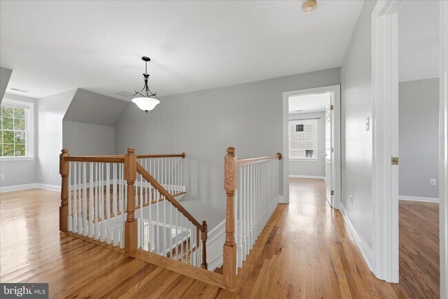 Building Photo - 102 Bramble Ct