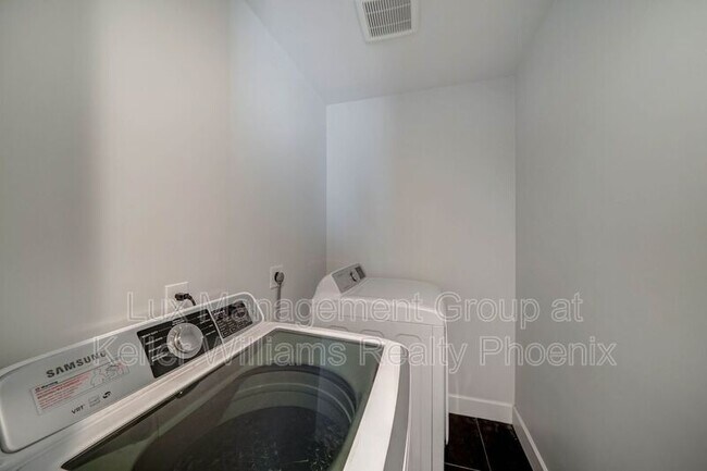 Building Photo - 504 E Roosevelt St