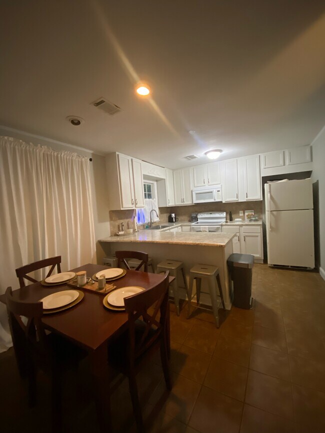 Building Photo - 70 Cedar