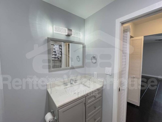 Building Photo - 2325 Sea Shell Rd