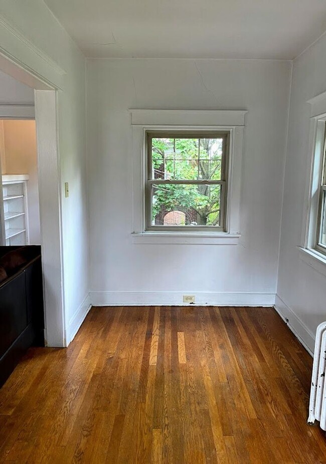 Building Photo - Wonderful Duplex in the Heart of Squirrel ...