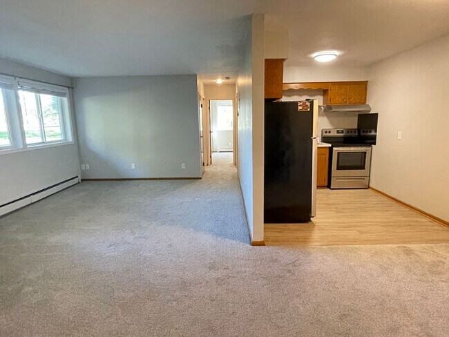 Building Photo - Main Floor, Excellent Condition, Video Wal...