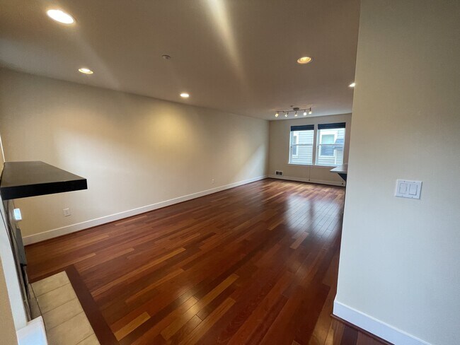 Building Photo - 834 N 145th Ln