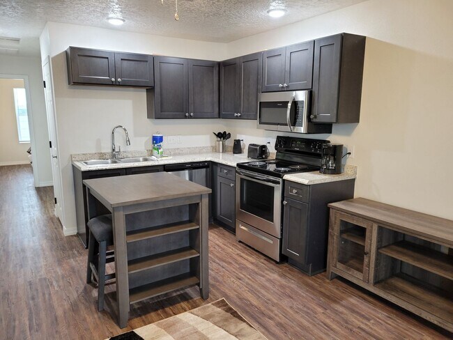 Building Photo - NEW LUXURY ONE BEDROOM APARTMENT FULLY FUR...
