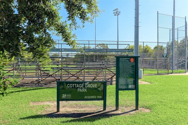 Building Photo - 5644 Darling St