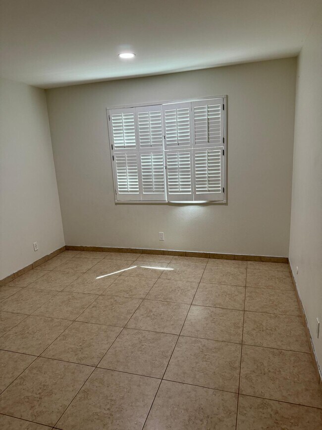 Building Photo - 4408 Laurelgrove Ave