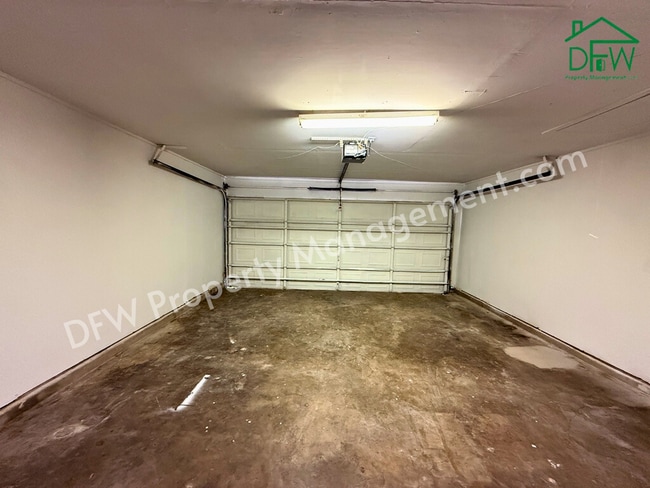 Building Photo - Beautifully Renovated 4-Bedroom Home with Large Backyard in Watauga!