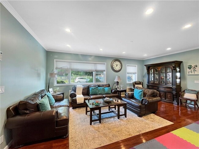 Primary Photo - 226 Avenue Z