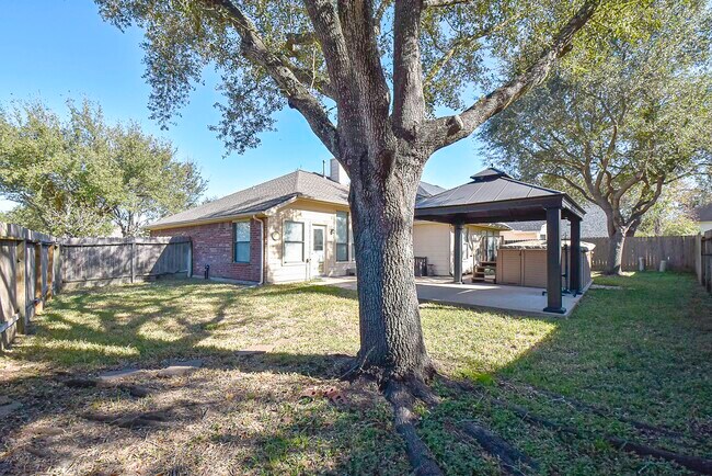 Building Photo - 21619 Oakcreek Ct