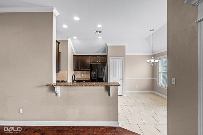 Building Photo - 709 Bianca St