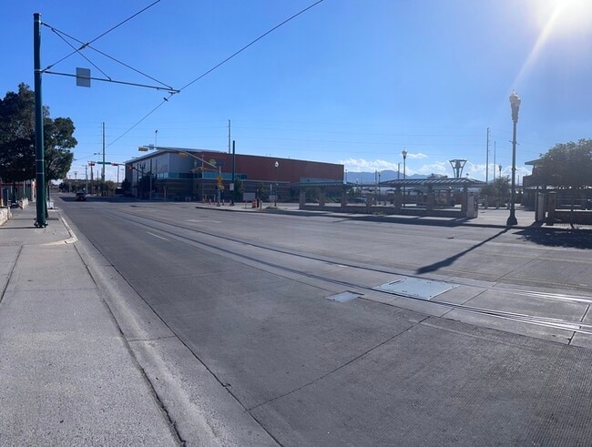 Building Photo - Downtown Paso store front