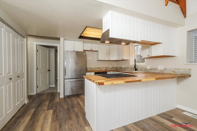 Building Photo - Enchanting Chalet-Style 3-bedroom, 2-bathroom Home!