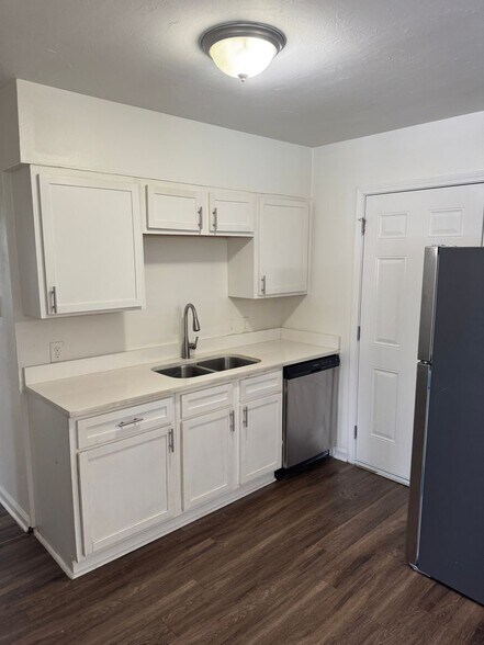 Building Photo - 3601 Hendricks Ave