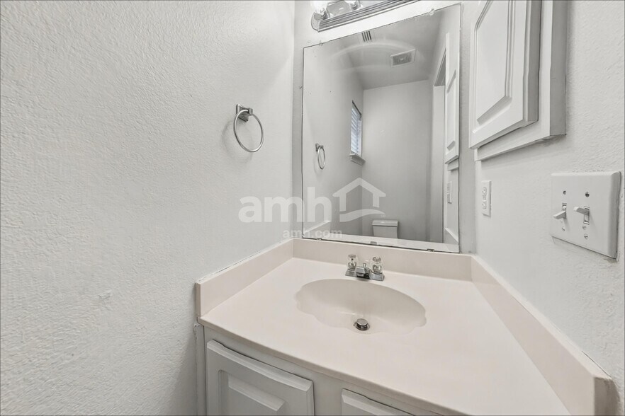 Building Photo - 1135 Trinity Trl