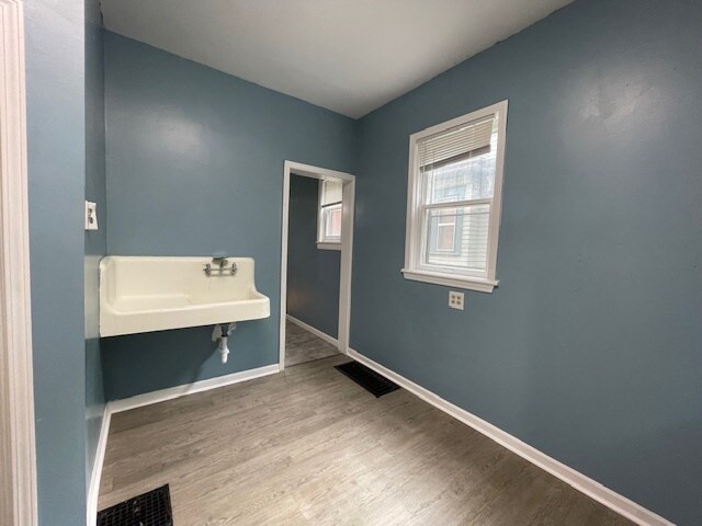Building Photo - 305 W Navarre St
