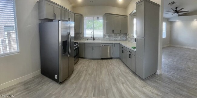 Building Photo - 198 Crown Imperial St