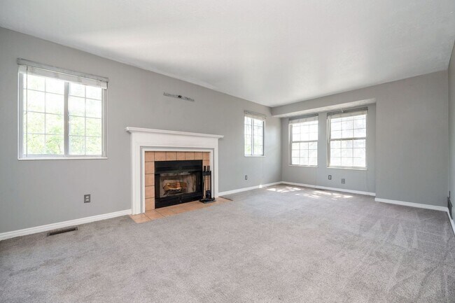 Building Photo - 9118 S Scirlein Dr
