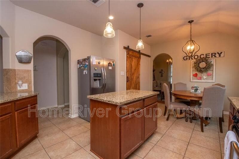 Building Photo - 4235 Fairmeadow Dr
