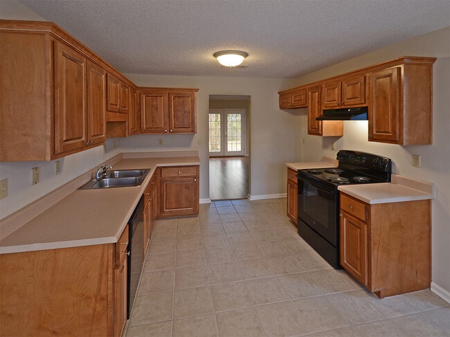 Building Photo - 3 bed, 2 bath near Macon and Houston Levee