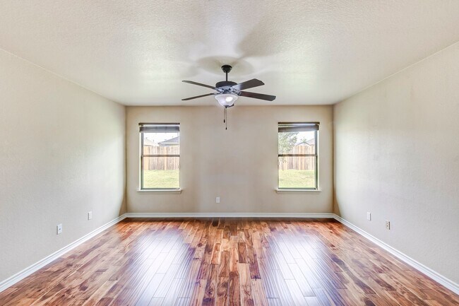 Building Photo - 2405 Coy Dr