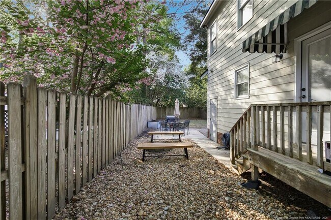 Building Photo - 2130 Hull Rd