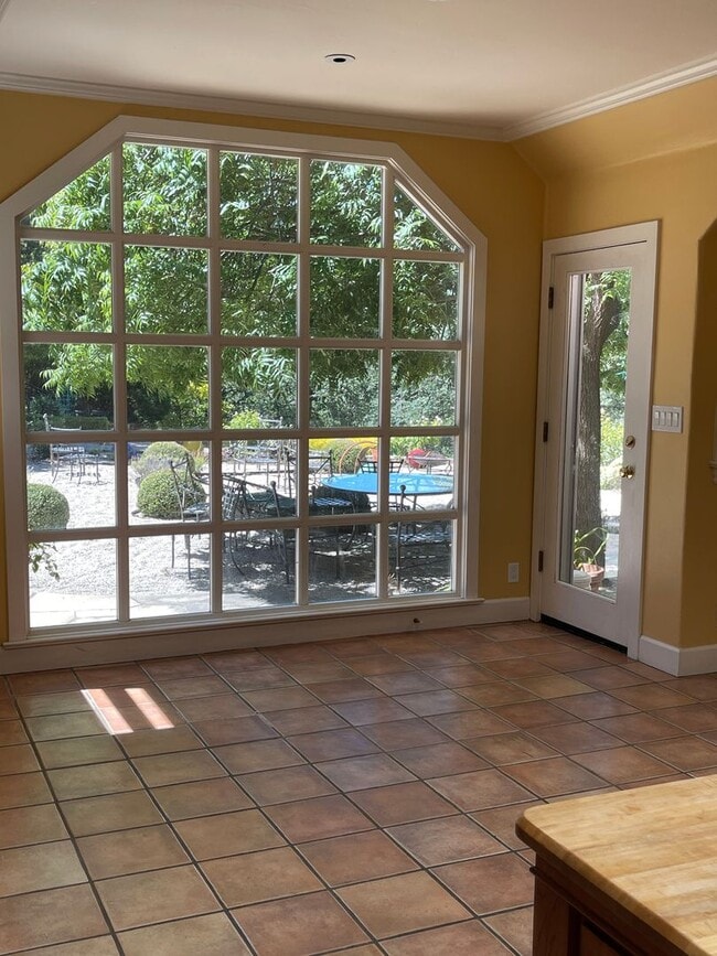 Building Photo - Spacious hilltop home, cul de sac location, fabulous views, Excellent Palo Alto Schools!
