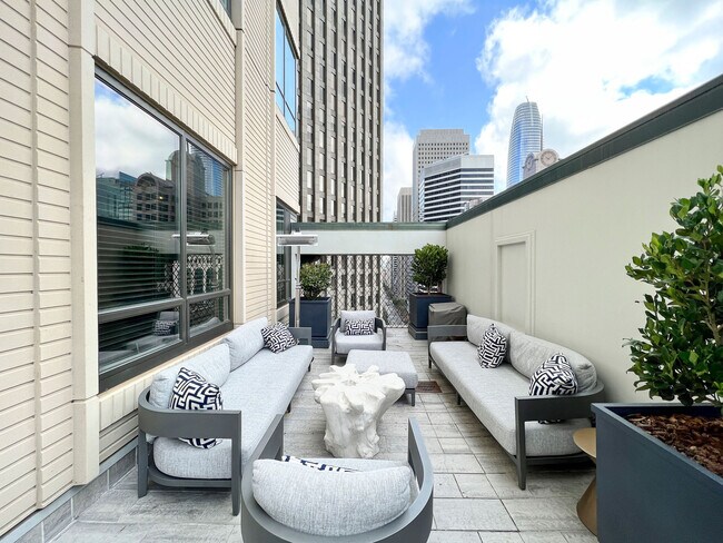 Building Photo - 690 Market St