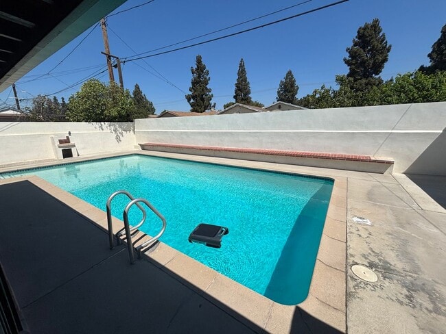 Building Photo - Single-Story 3-Bedroom Pool Home with RV P...