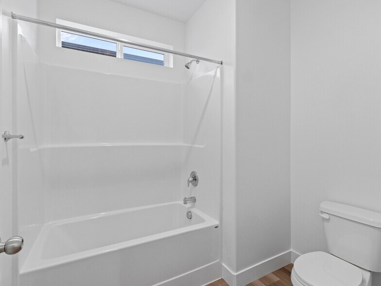 Building Photo - 13537 Commodus Dr