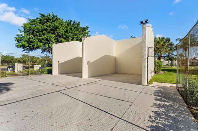 Building Photo - 1108 Green Pine Blvd
