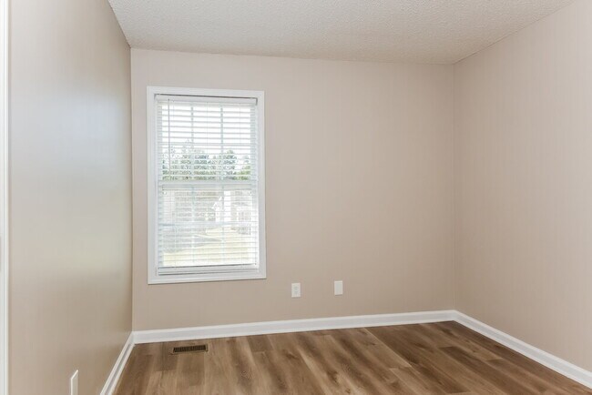 Building Photo - 304 Gun Range Rd