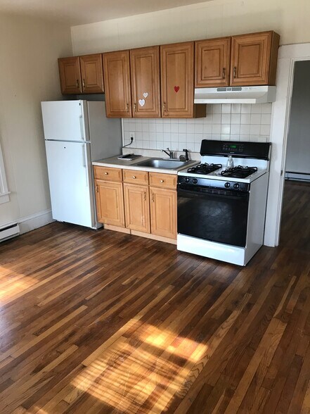 Primary Photo - 479 N Main St