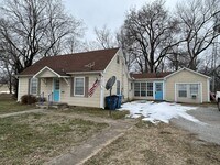 Building Photo - 955 N Curtis Ave