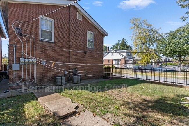 Building Photo - 6916 Moellenhoff St