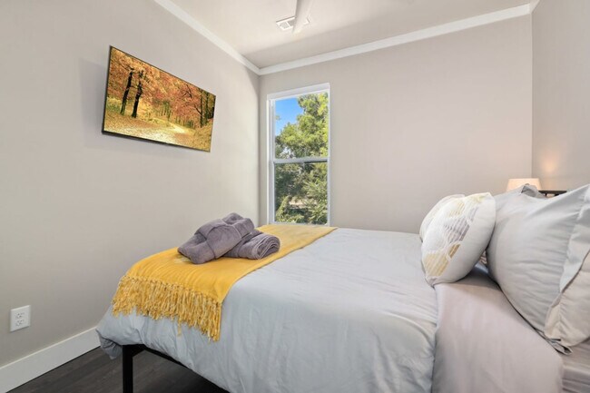 Building Photo - 402 SW 5th St