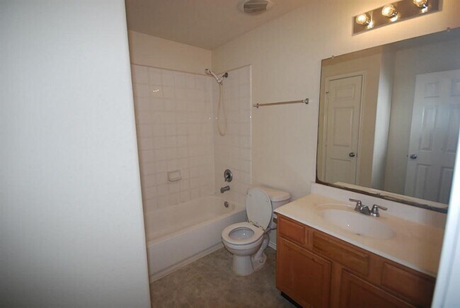 Building Photo - 10439 Falling Rapids Ct
