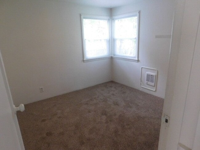 Building Photo - 3Bd/1.5Ba Two Story House - Available to View!