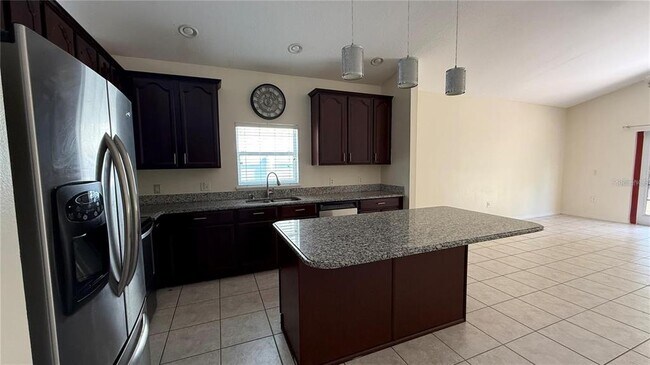 Building Photo - 979 Hacienda Cir