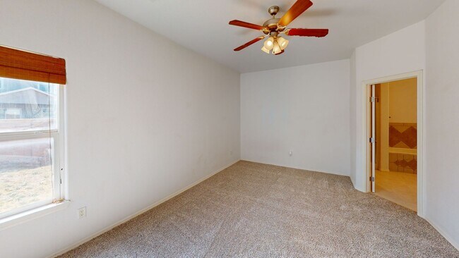 Building Photo - 4-Bed/2.25-Bath with Solar!