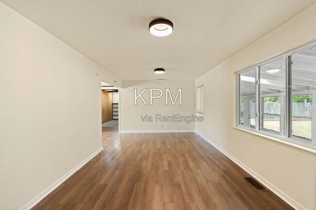 Building Photo - 2155 Portola Ave