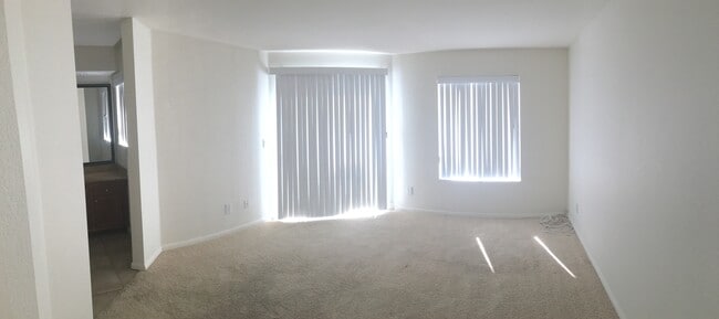 Building Photo - 2 Bedroom / 2 Bathroom Corona Ranch Condo in Triana