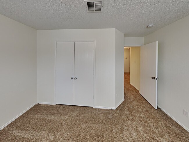 Building Photo - 4059 Hunters Creek Dr